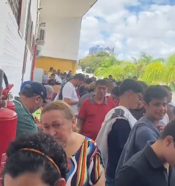 VÍDEO: Torcedores de ABC e América lotam pontos de venda de ingressos para jogos decisivos