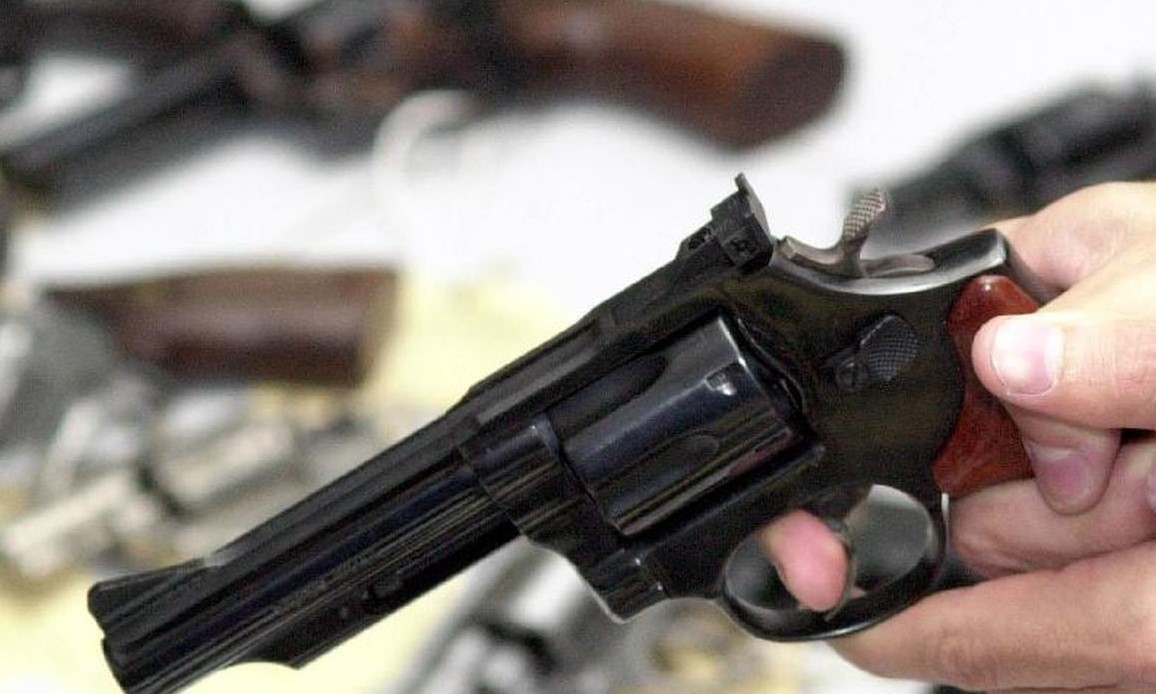 Homem puxa arma para evitar que flanelinha arranhasse carro em Natal