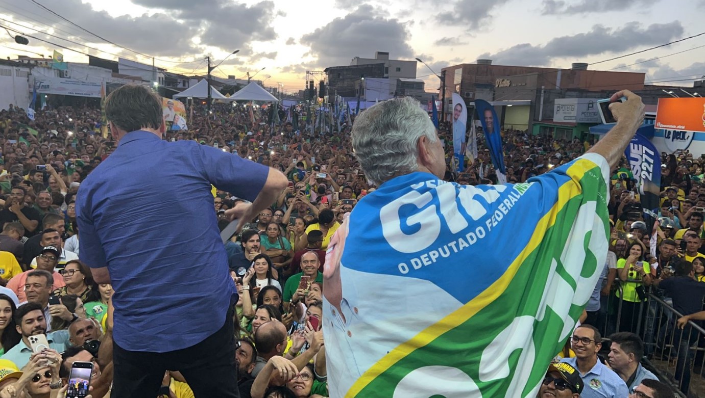 Diante de multidão, General Girão reafirma sua lealdade ao Presidente Bolsonaro