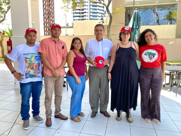 MST declara apoio a Carlos Eduardo