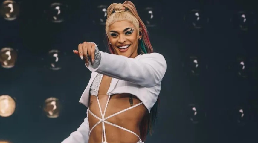 Justiça ordena bloqueio de contas bancárias de Pabllo Vittar