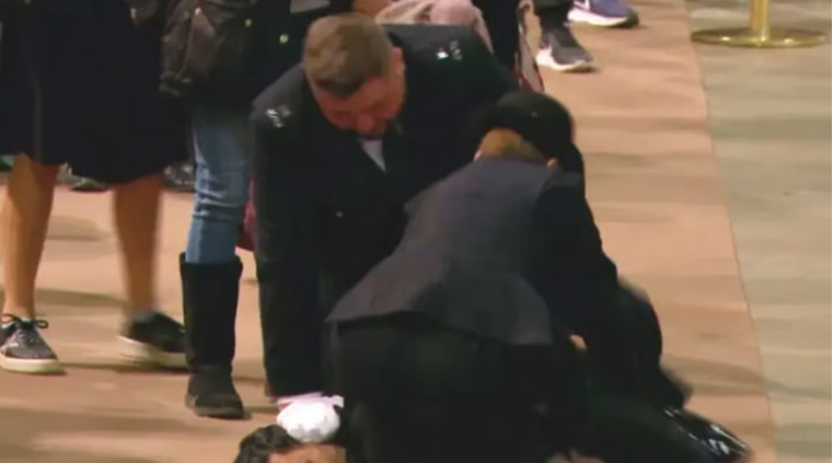 VÍDEO: Homem é detido após correr na direção do caixão de Elizabeth II; ASSISTA