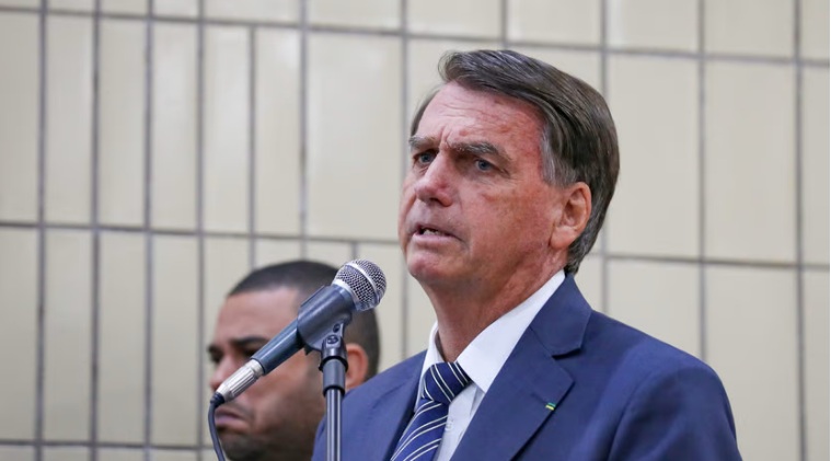 Bolsonaro critica o "tipo de gente" que forma o PT: "Onde está tudo que não presta"