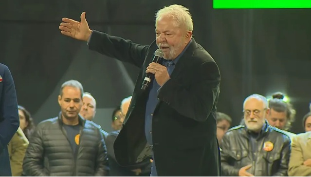 VÍDEO: Em ato falho, Lula acaba assumindo "safadeza" do PT durante comício; ASSISTA