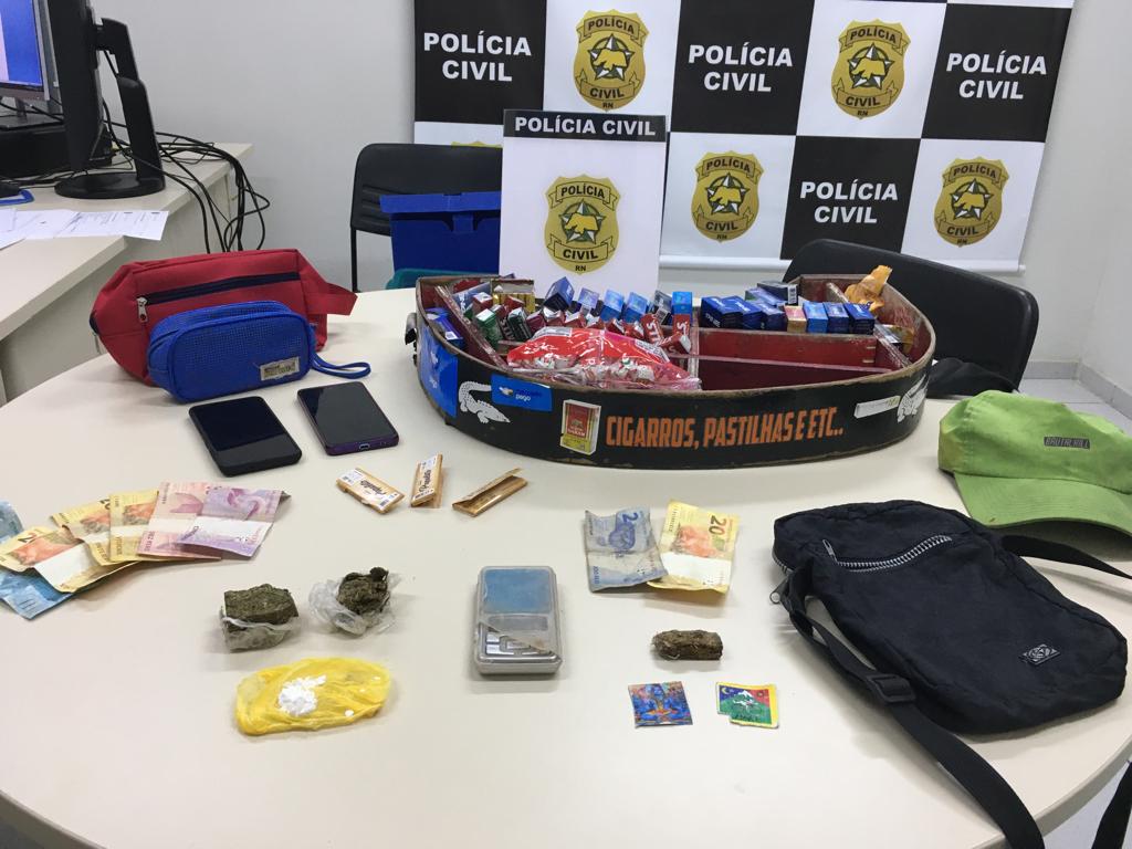 Operação da polícia prende três pessoas por tráfico de drogas na orla de Natal