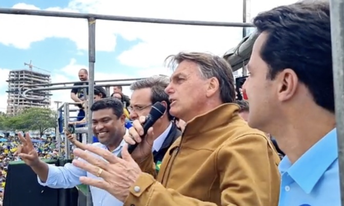 “PT só pensa nos pobres na época da eleição”, diz Bolsonaro