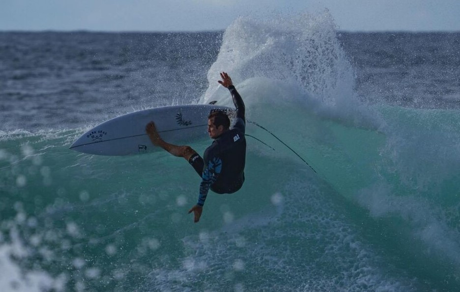 Surfista havaiano Kalani David morre aos 24 anos