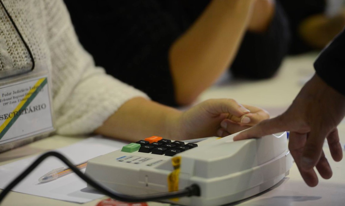 Como vai funcionar o teste das urnas com biometria, sugerido pelos militares