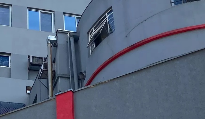 Preso recebe alta de hospital e pula do 5º andar para fugir, diz polícia
