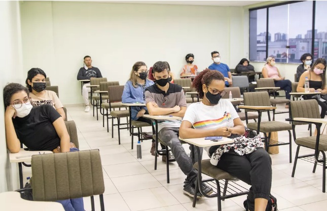 Mais de 170 concursos públicos com inscrições abertas reúnem mais de 15 mil vagas no país; veja lista