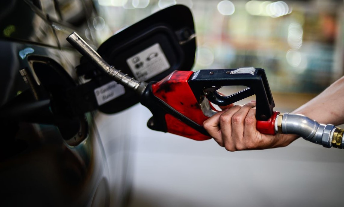 Petrobras anuncia redução de 5,8% no preço do diesel; alta no ano ainda supera 40%