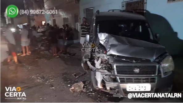 VIDEO: Ônibus perde o freio e desce de ré em rua de Mãe Luíza; uma pessoa ficou ferida