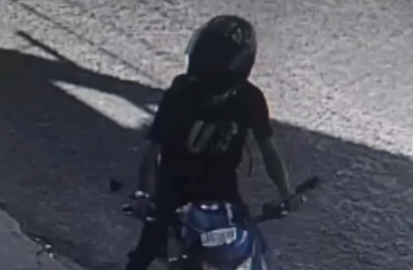 VÍDEO: Bandidos levam frascos de desodorante e moto de trabalhador durante assalto em Natal