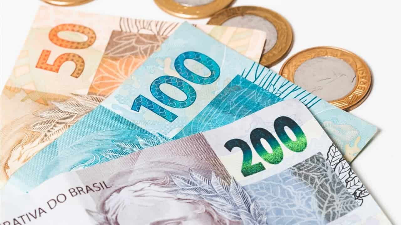 Governo do RN anuncia pagamento da primeira parcela do 13º salário