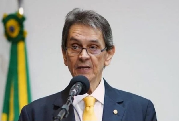Roberto Jefferson aciona Justiça Militar para que Bolsonaro mande Forças Armadas agirem contra STF