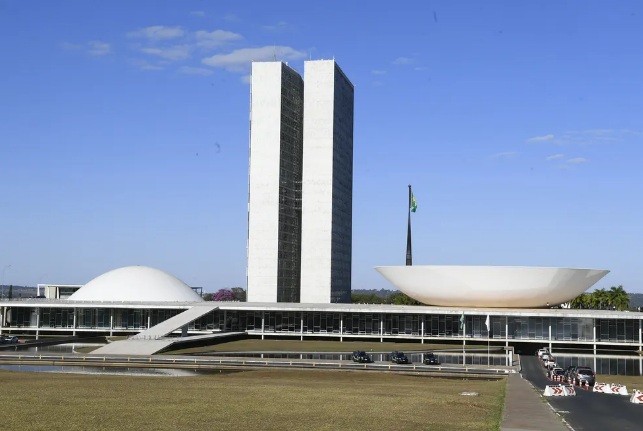 Terminam hoje as inscrições para mais de mil vagas do concurso do Senado com salários de até R$ 33 mil