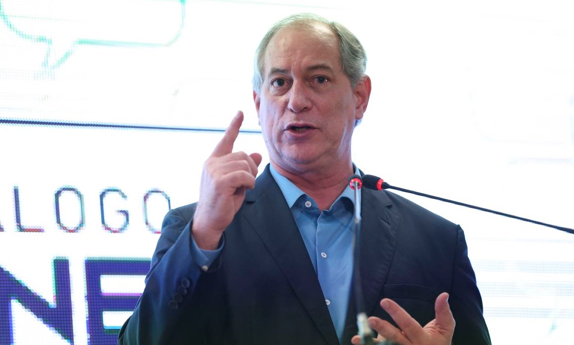 Ciro chama Lula de bandido e diz que há “gabinete do ódio petista”