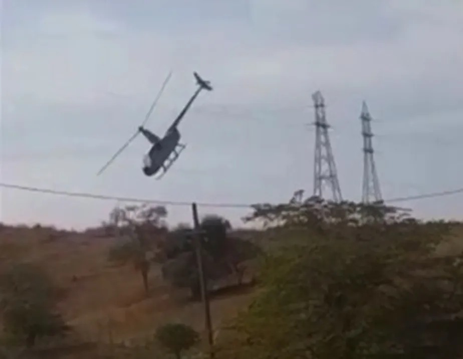 VÍDEO: Helicóptero com deputado federal e vice-prefeito cai após colisão com rede elétrica