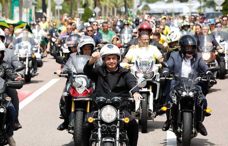 Bolsonaro convoca motociatas no país na véspera do primeiro turno
