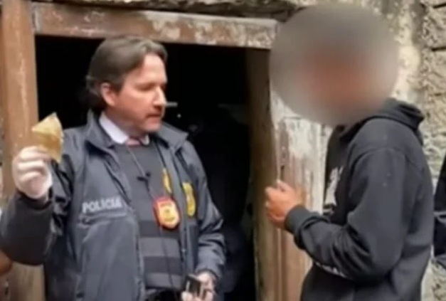 VÍDEO: Homem confunde delegado com traficante e pede crack