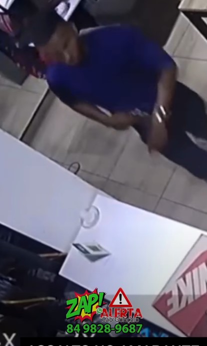 VÍDEO: Bandido faz arrastão em loja de tênis e deixa funcionários trancados na Grande Natal
