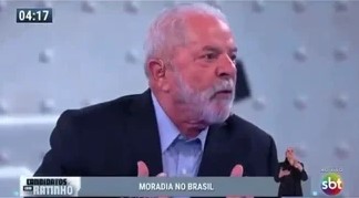Bolsonaro debocha de fala de Lula: "É muita água batizada"