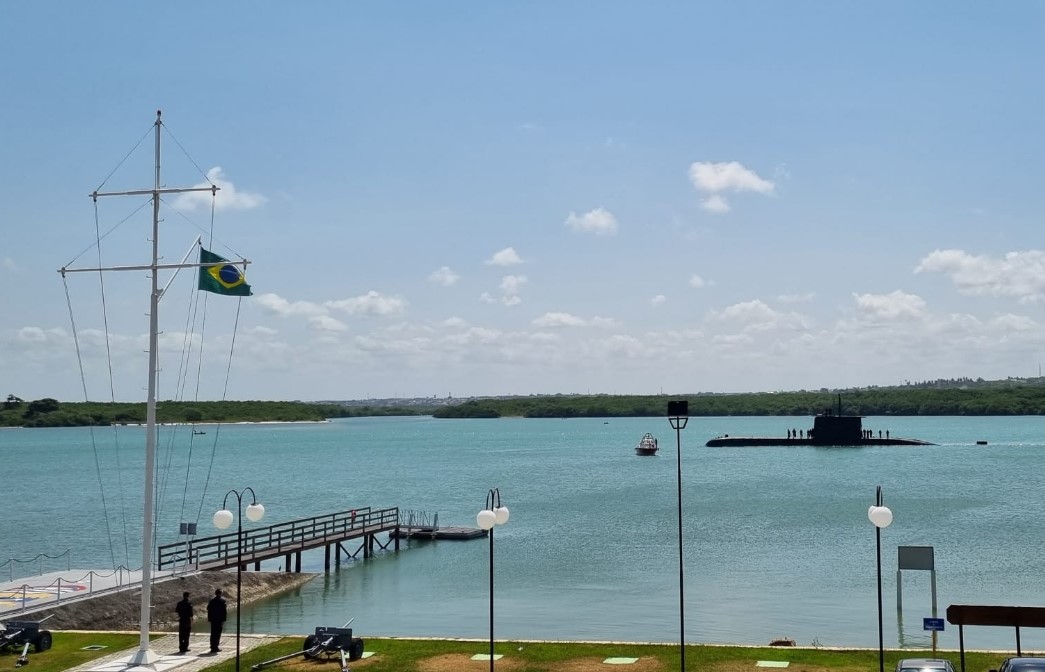 VÍDEO: Submarino da Marinha do Brasil atraca em Natal