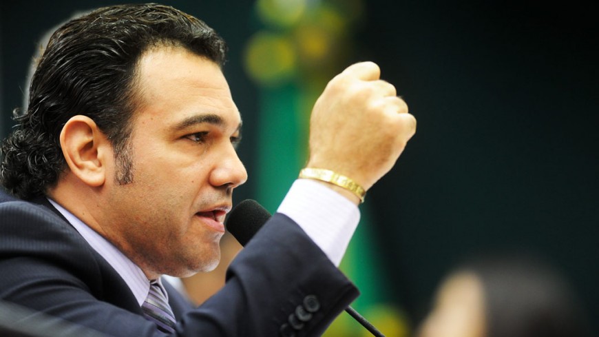 Justiça manda Feliciano apagar vídeo de Felipe Neto xingando Lula