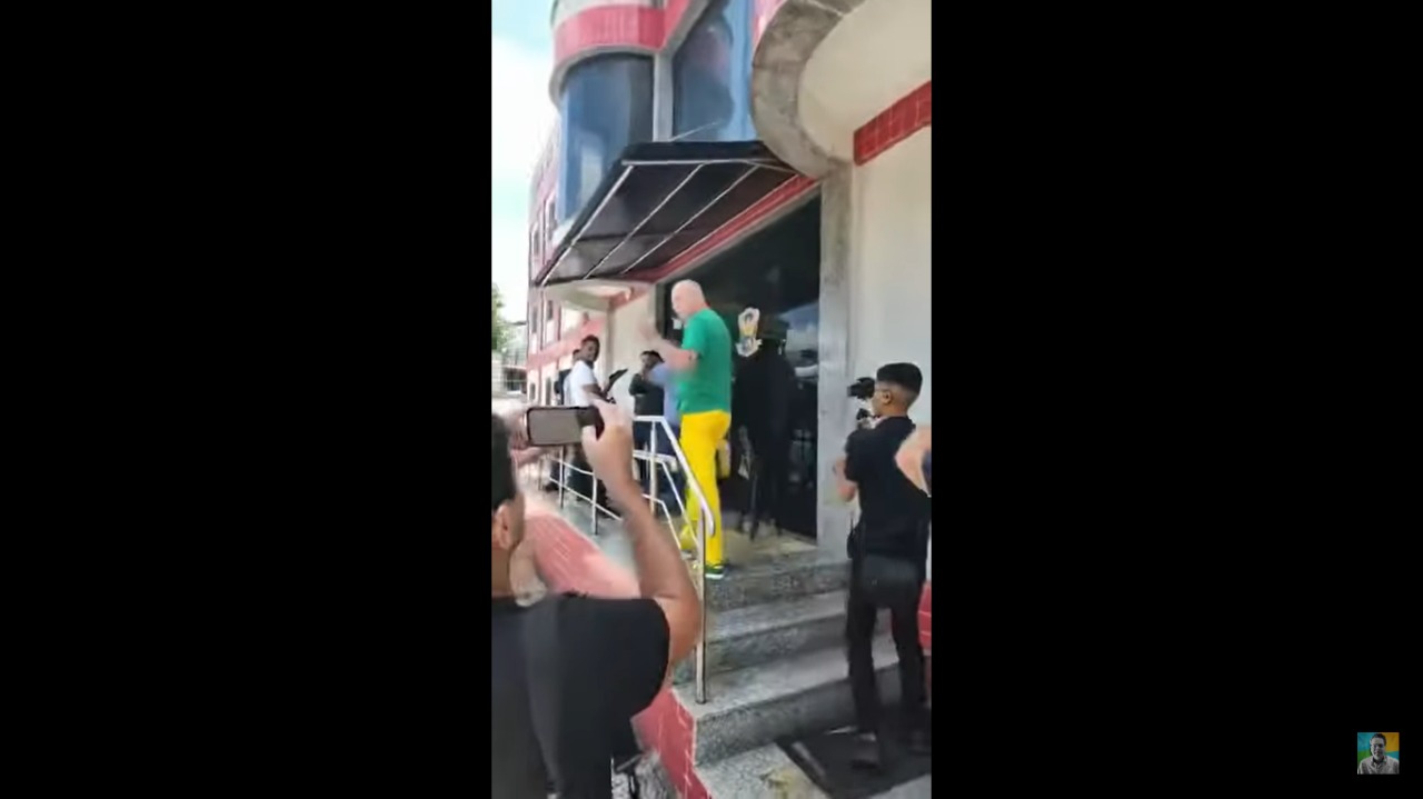 VÍDEO: Dono da Havan vai ao Corpo de Bombeiros após inauguração de loja em Natal ser impedida