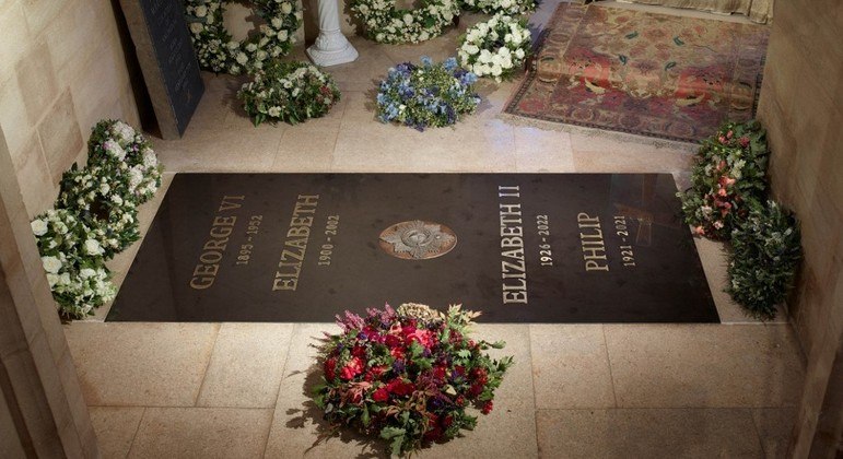 Lápide da Rainha Elizabeth II é oficialmente divulgada; veja