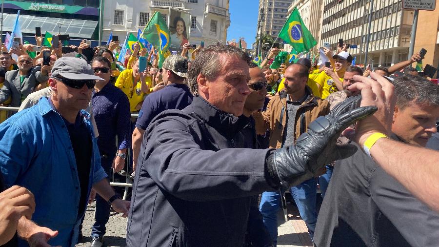Em comício, Bolsonaro chama Lula de ladrão nove vezes