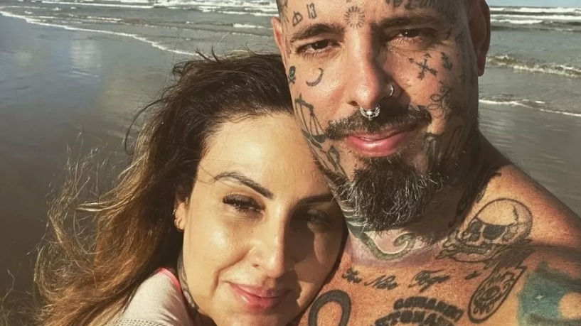 Cantor elogia ação de policiais após esposa ser agredida