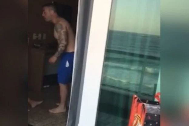 VÍDEO: Policial penal é flagrado agredindo esposa em hotel