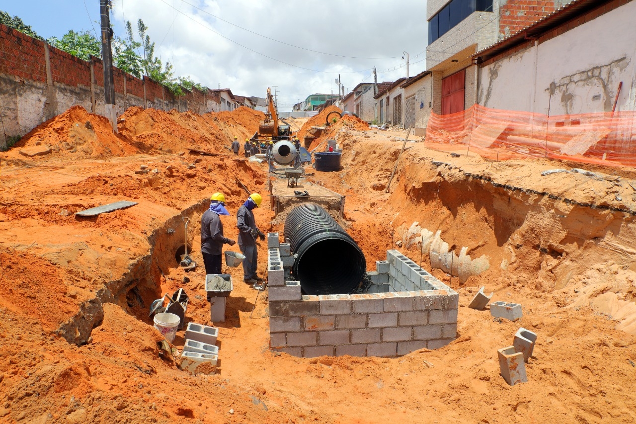 Obras em rua com cratera entram em nova fase nesta segunda-feira em Natal