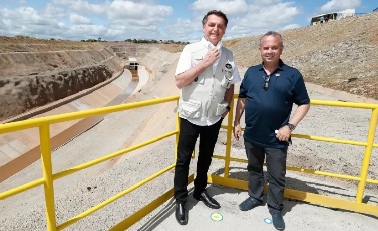 Em live, Bolsonaro destaca trabalho de Rogério Marinho para trazer água para o Nordeste
