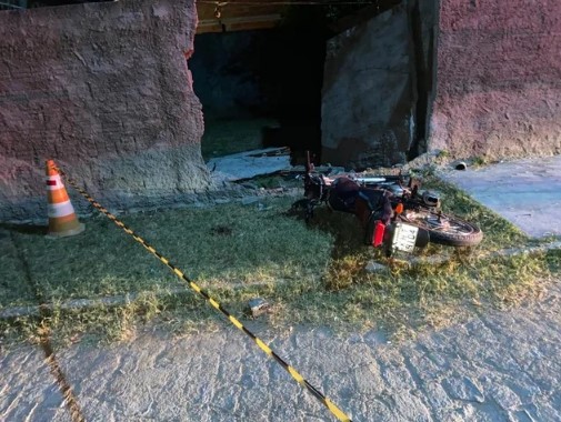 Motociclista morre após colidir com muro no interior do RN