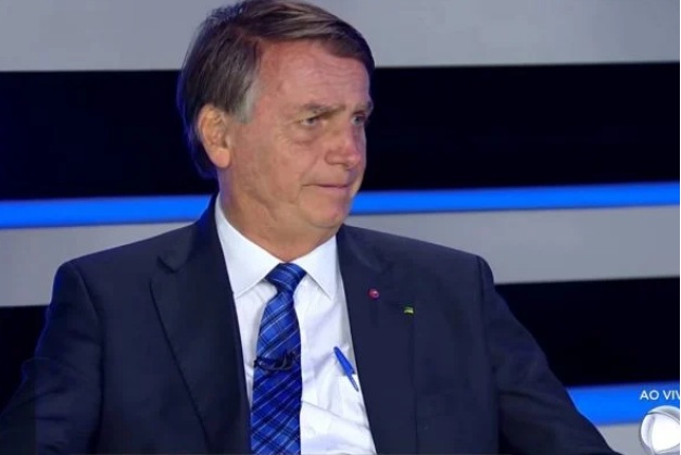 Bolsonaro chama TSE de “parcial” e diz que sofre perseguição política