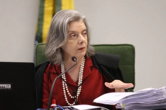 Cármen Lúcia arquiva ação sobre interferência de Bolsonaro na PF