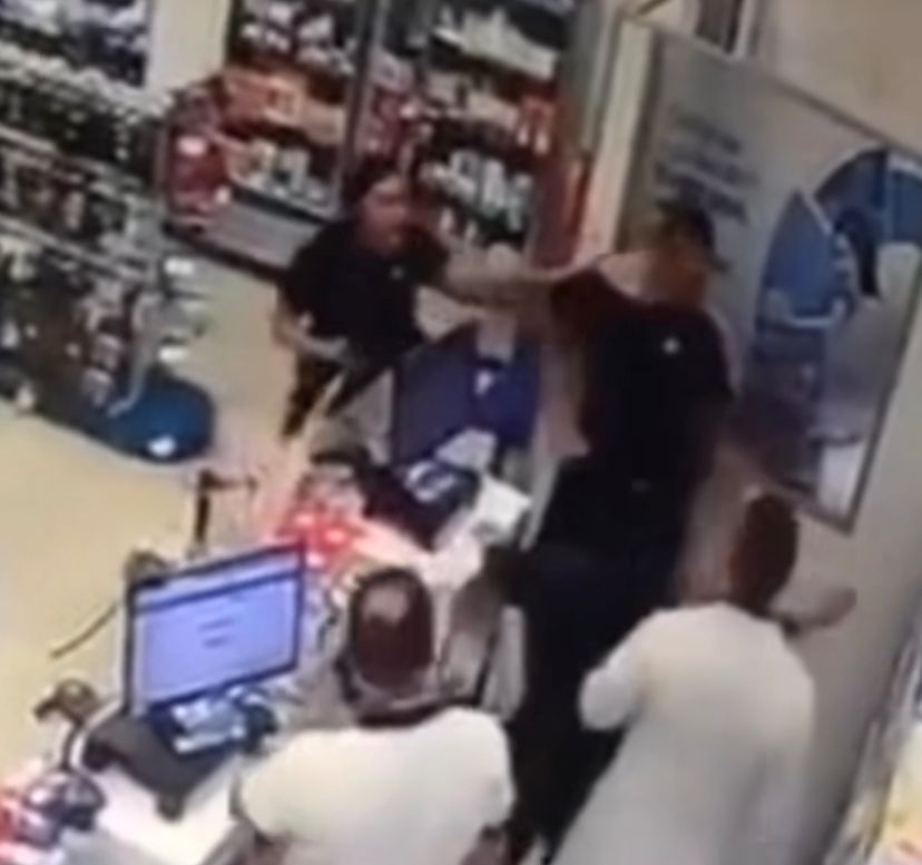 VÍDEO: Homem agride funcionários de farmácia em Parnamirim