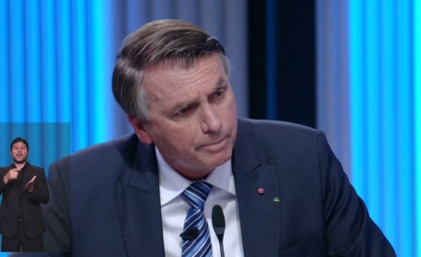 VÍDEO: Na frente de Bonner, Bolsonaro diz que acabou com mamata da Globo durante debate ao vivo