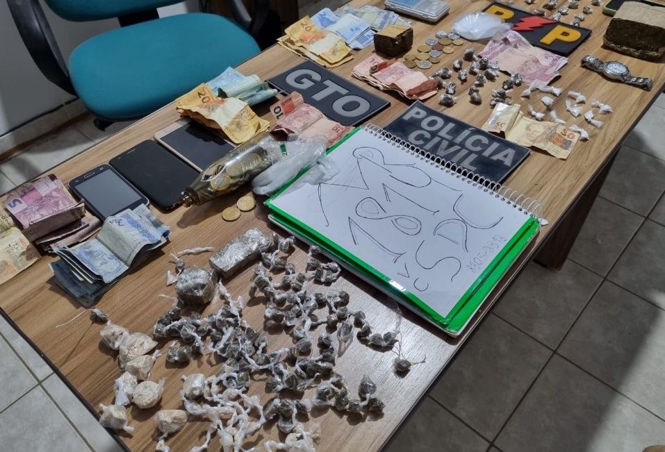 Polícia prende quatro suspeitos e apreende drogas e caderno com anotações do tráfico no RN