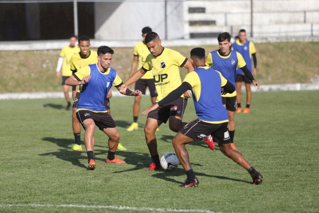 ABC em campo pela final da Série C, São Paulo disputa final da Sul-Americana; veja os jogos de hoje