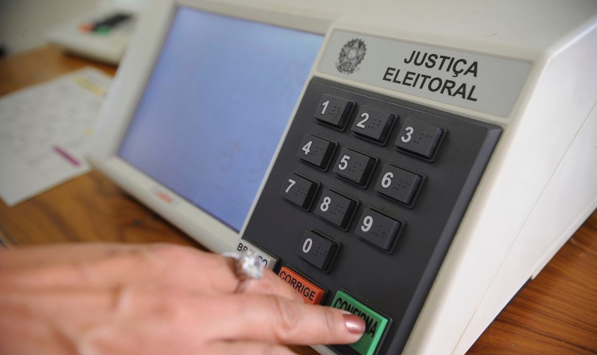 Eleitores que não poderão votar podem justificar ausência pelo e-título; entenda