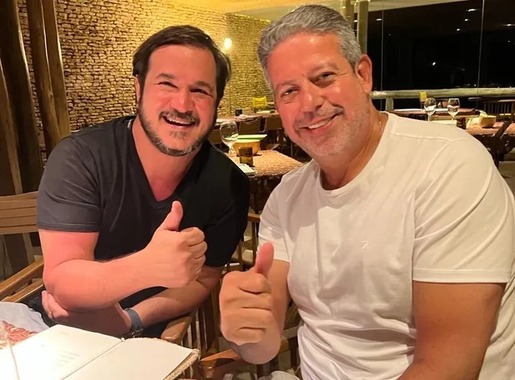 Arthur Lira acerta fusão entre PP e União Brasil