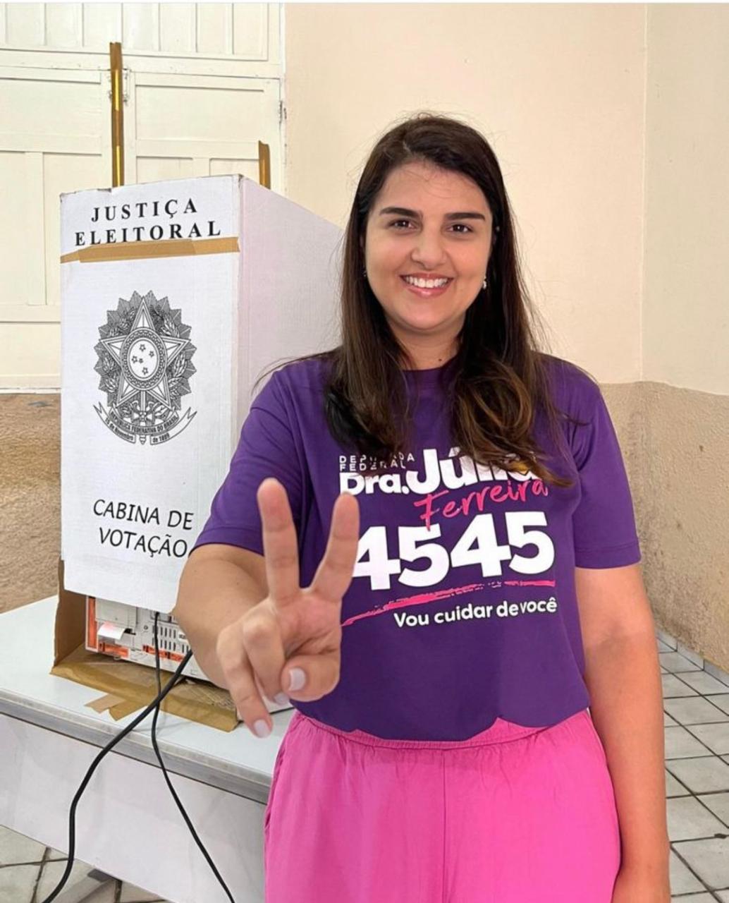 Dra. Júlia Ferreira vota e diz que o Seridó tem mais de 270 mil votos e precisa de um federal