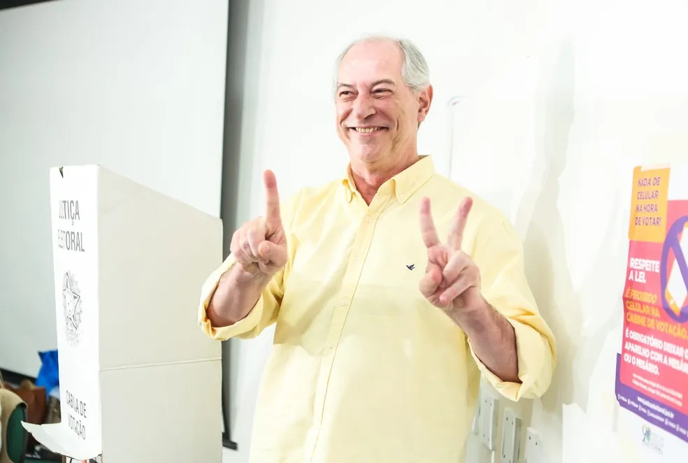 Ciro Gomes vota no Ceará e diz que ‘pretende parar’ após eleição