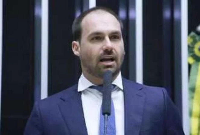 Eduardo Bolsonaro irá coletar assinaturas para instauração da CPI dos Institutos de Pesquisa