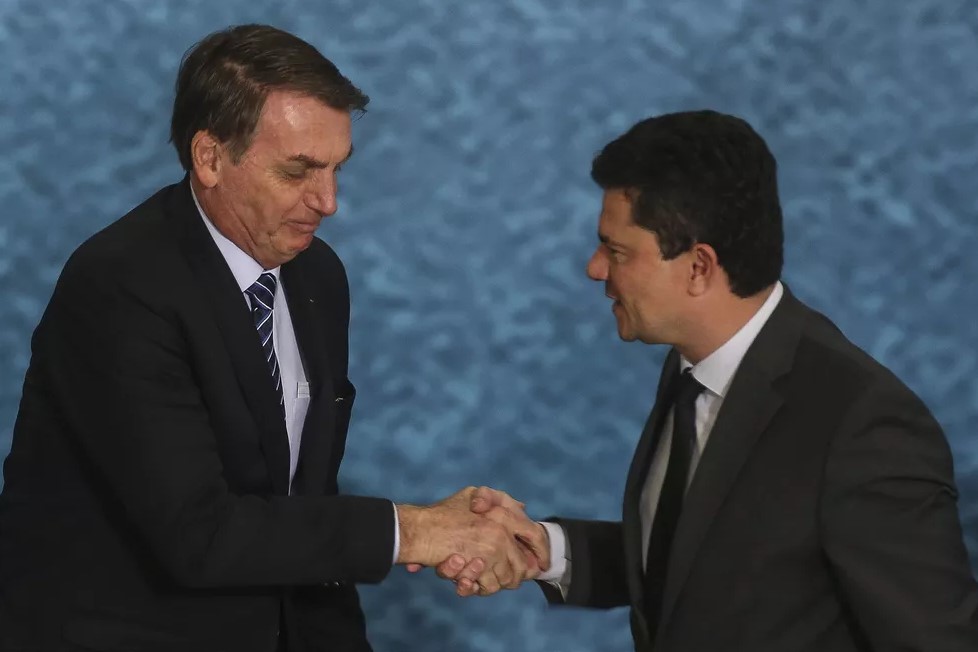 Bolsonaro fala em 'novo relacionamento' com Moro após receber apoio do ex-juiz