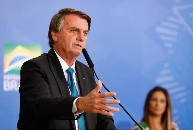 Após apoio de governadores, Bolsonaro fala em “evitar que quadrilha volte ao poder”