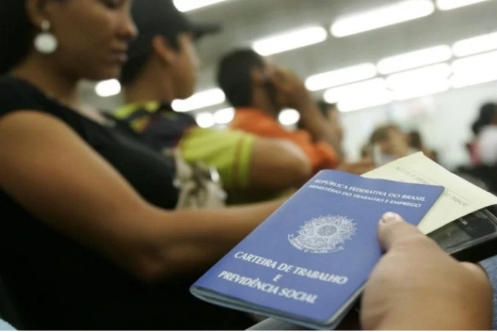 Brasil tem a maior queda do desemprego em um ano entre 40 países